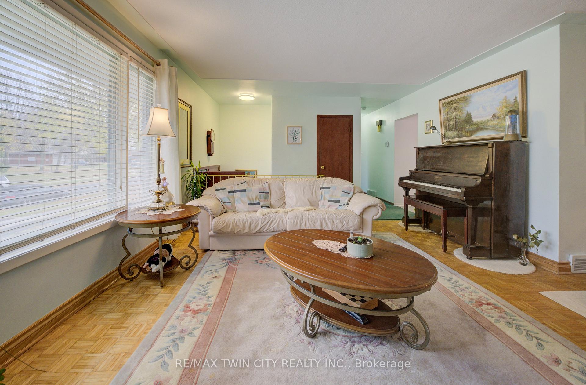 Photo 6 of 59 Tecumseh Crescent, Kitchener — HOMEH