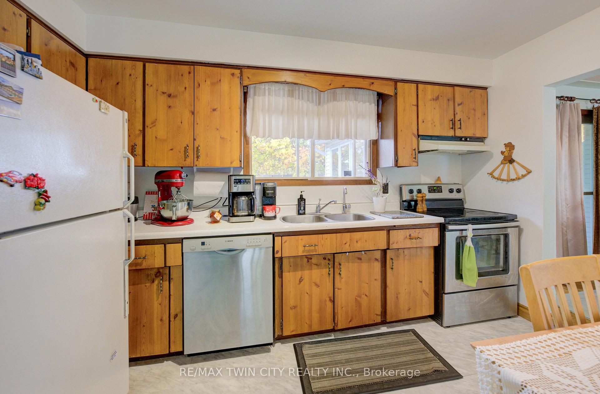Photo 11 of 59 Tecumseh Crescent, Kitchener — HOMEH