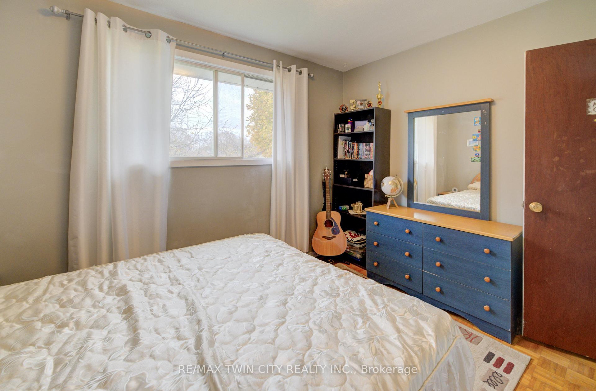 Photo 15 of 59 Tecumseh Crescent, Kitchener — HOMEH