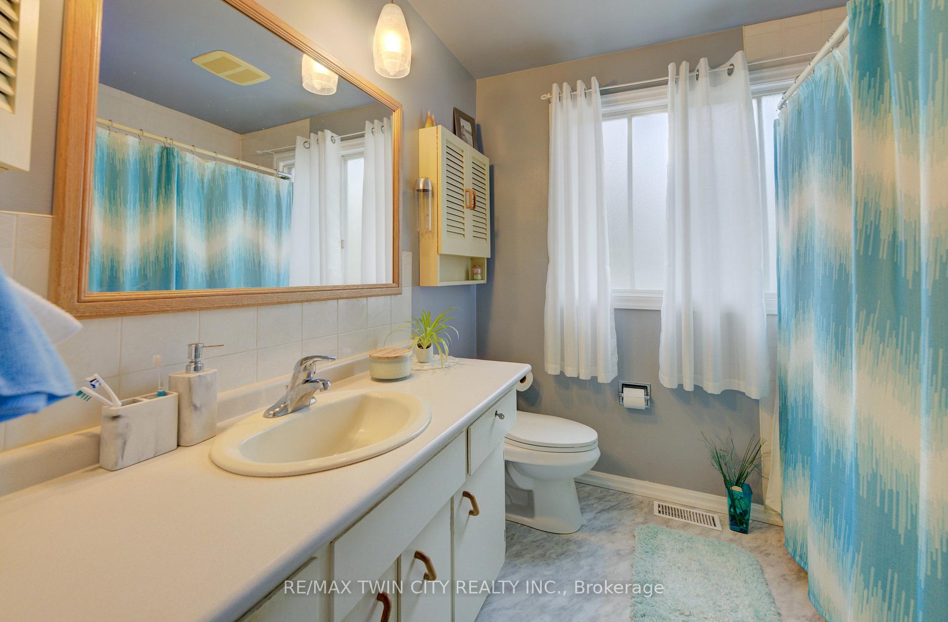 Photo 18 of 59 Tecumseh Crescent, Kitchener — HOMEH