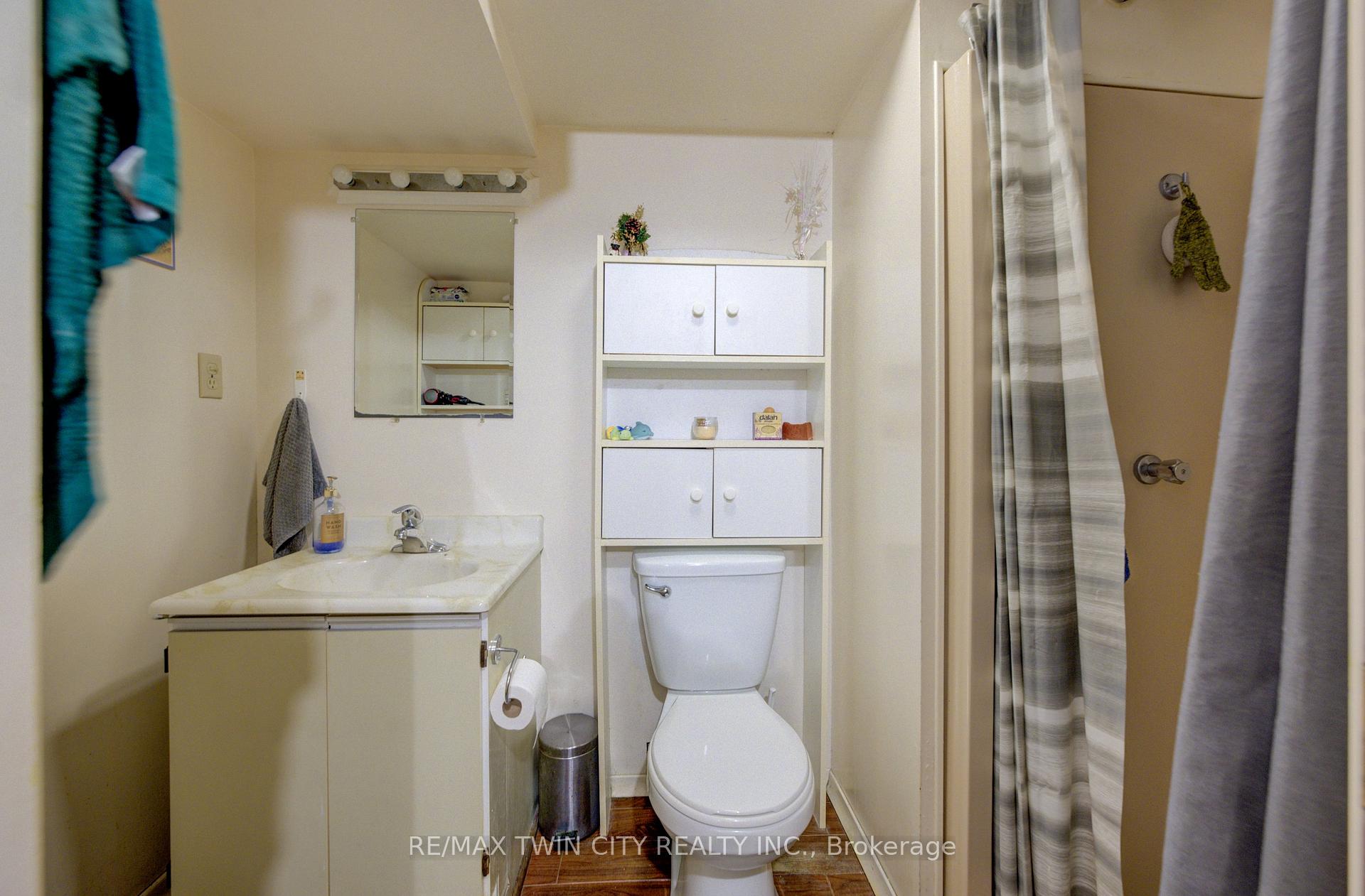 Photo 20 of 59 Tecumseh Crescent, Kitchener — HOMEH