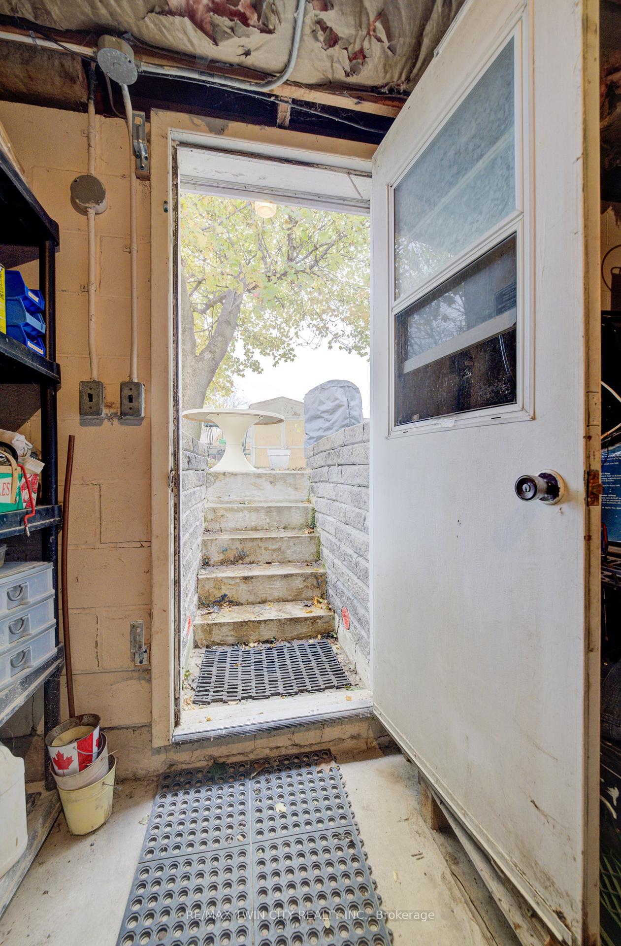 Photo 24 of 59 Tecumseh Crescent, Kitchener — HOMEH