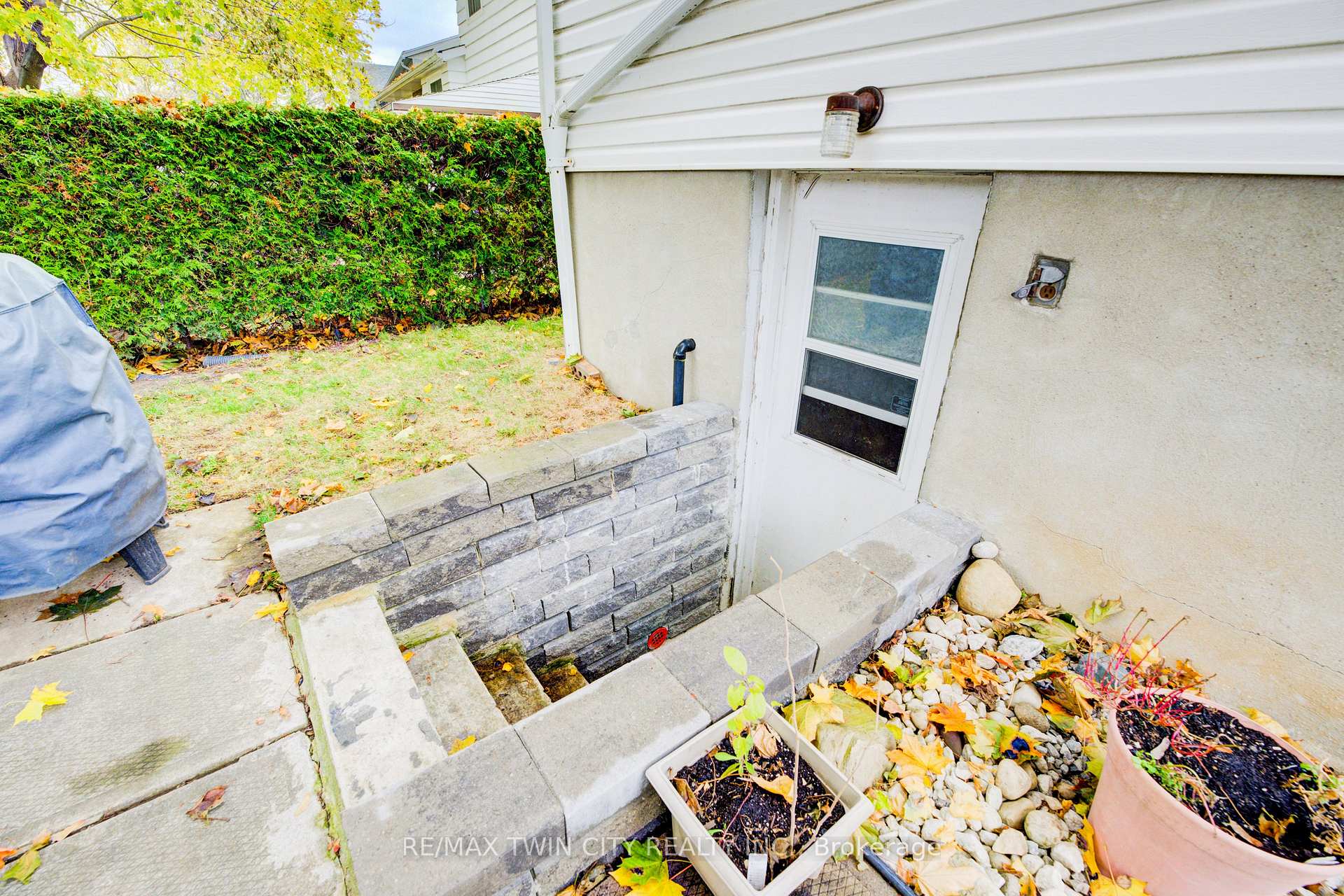 Photo 29 of 59 Tecumseh Crescent, Kitchener — HOMEH