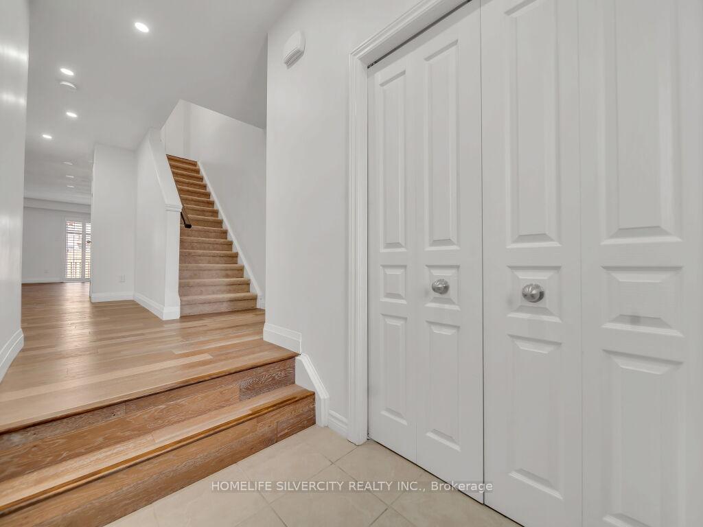Photo 3 of 34 Renfrew Street, Kitchener, Huron Park — HOMEH