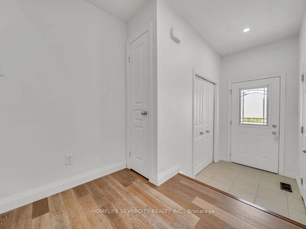 Photo 4 of 34 Renfrew Street, Kitchener, Huron Park — HOMEH