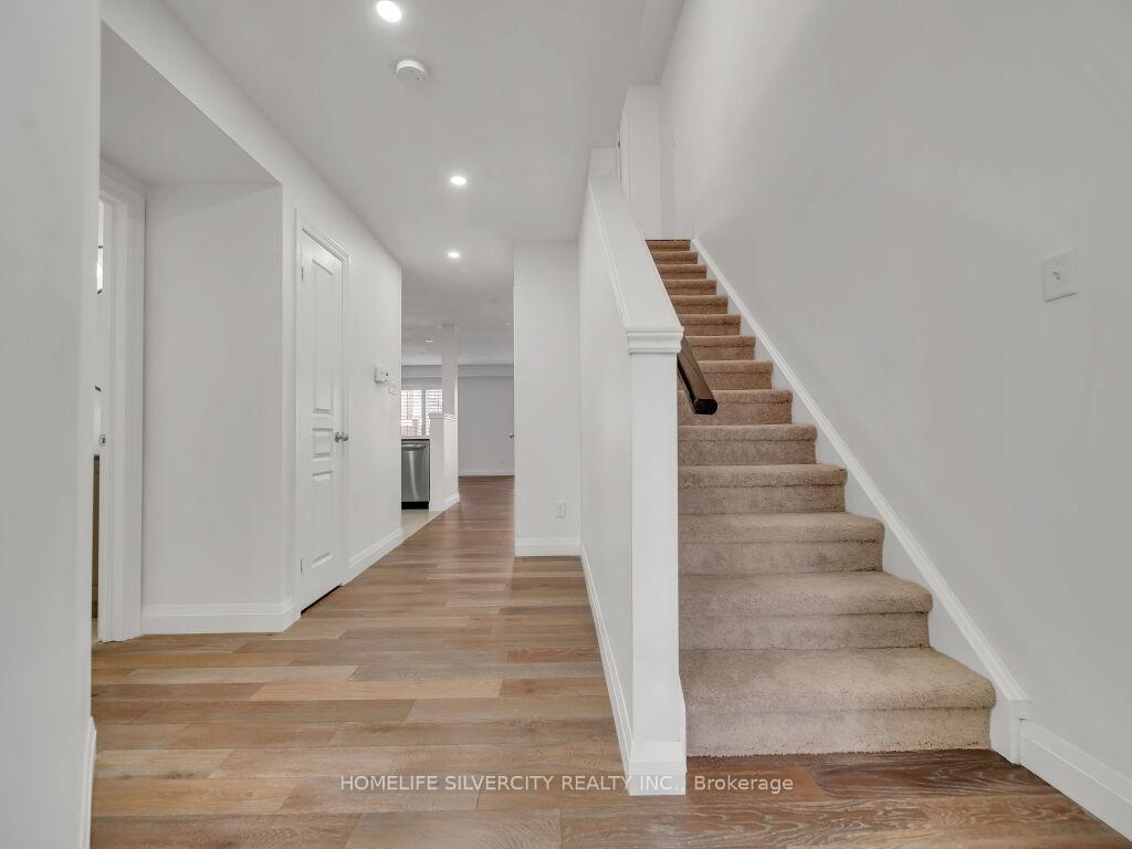 Photo 5 of 34 Renfrew Street, Kitchener, Huron Park — HOMEH