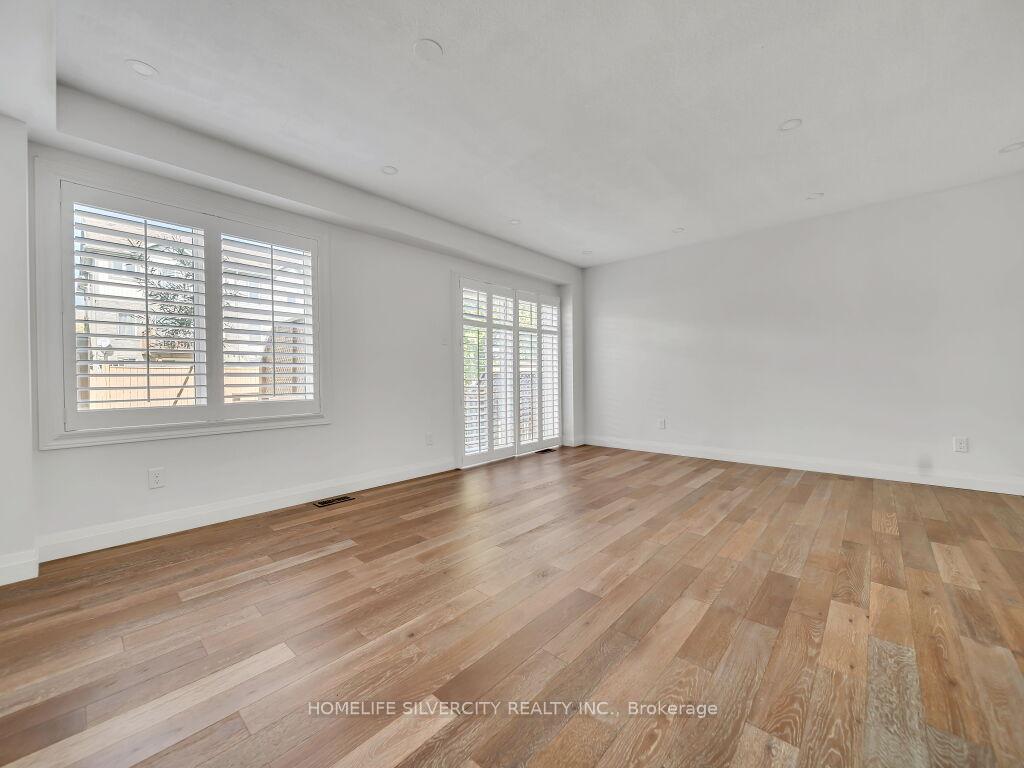 Photo 10 of 34 Renfrew Street, Kitchener, Huron Park — HOMEH