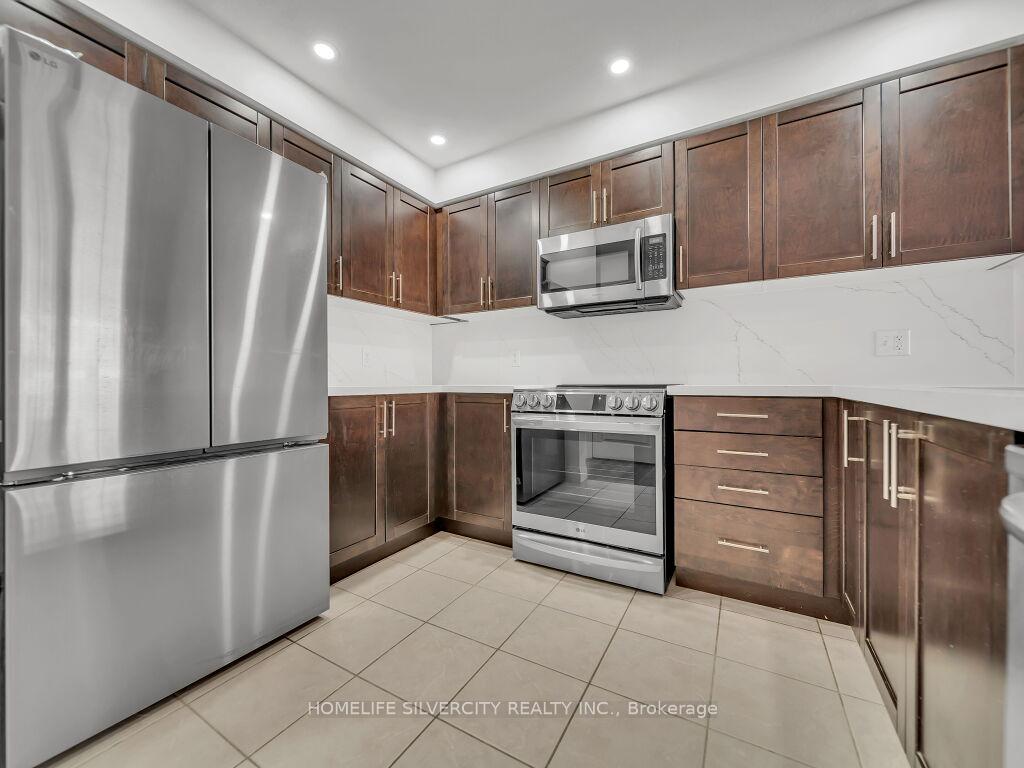 Photo 12 of 34 Renfrew Street, Kitchener, Huron Park — HOMEH