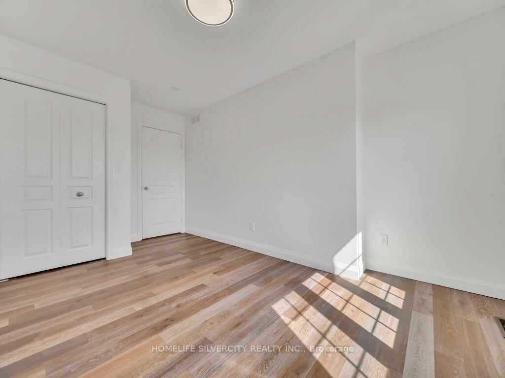 Photo 24 of 34 Renfrew Street, Kitchener, Huron Park — HOMEH