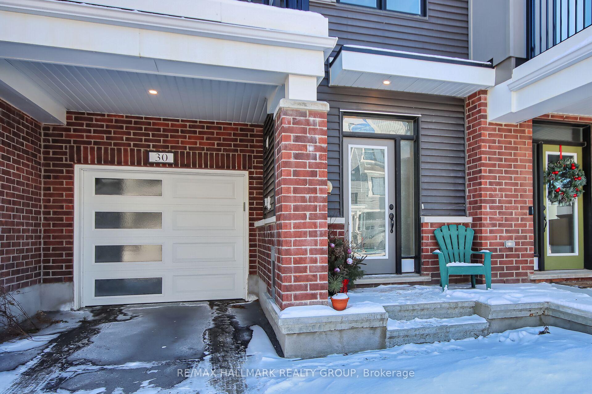 Photo 2 of 30 Caspian Row, Ottawa, Kanata - Emerald Meadows/Trailwest — HOMEH