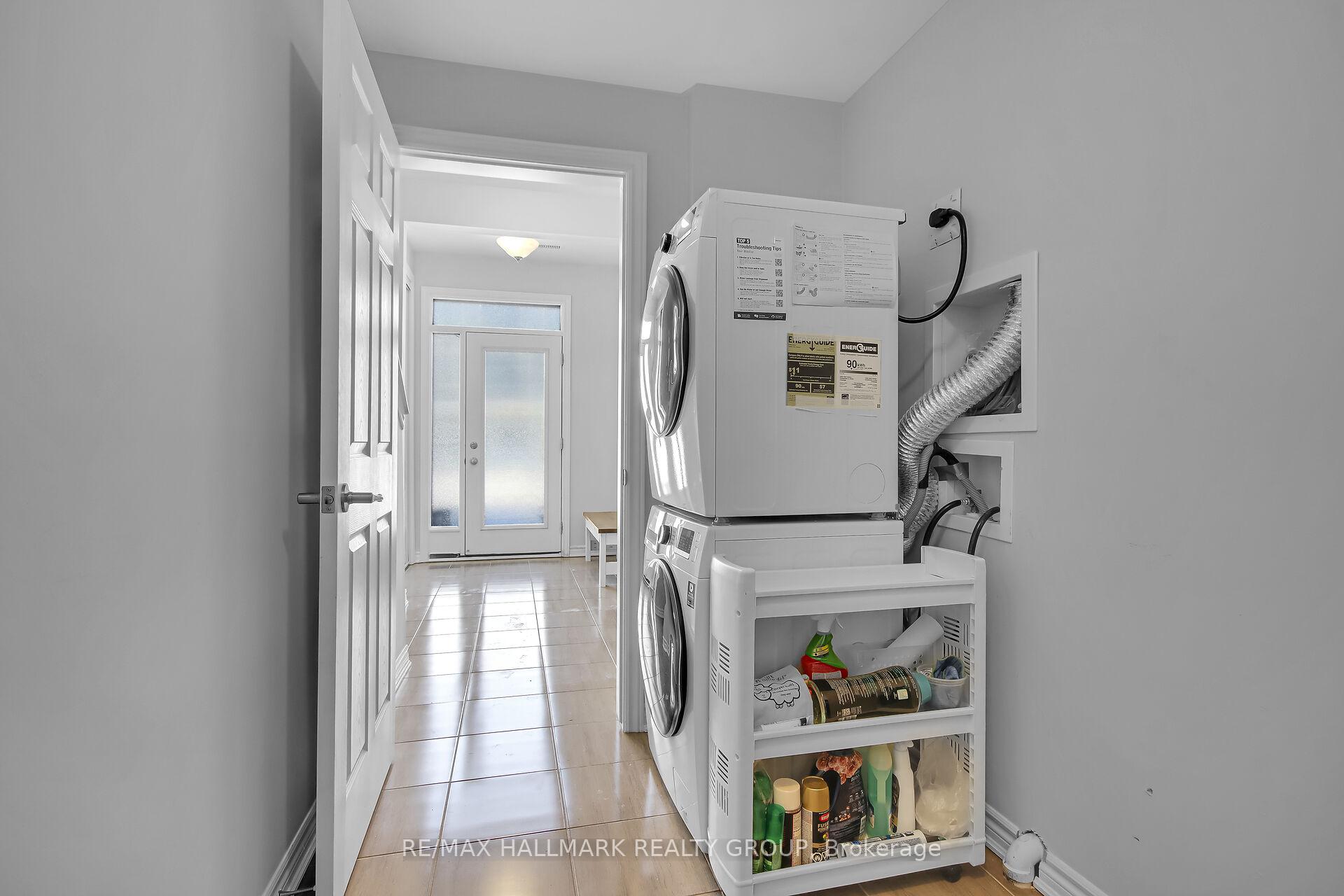 Photo 4 of 30 Caspian Row, Ottawa, Kanata - Emerald Meadows/Trailwest — HOMEH