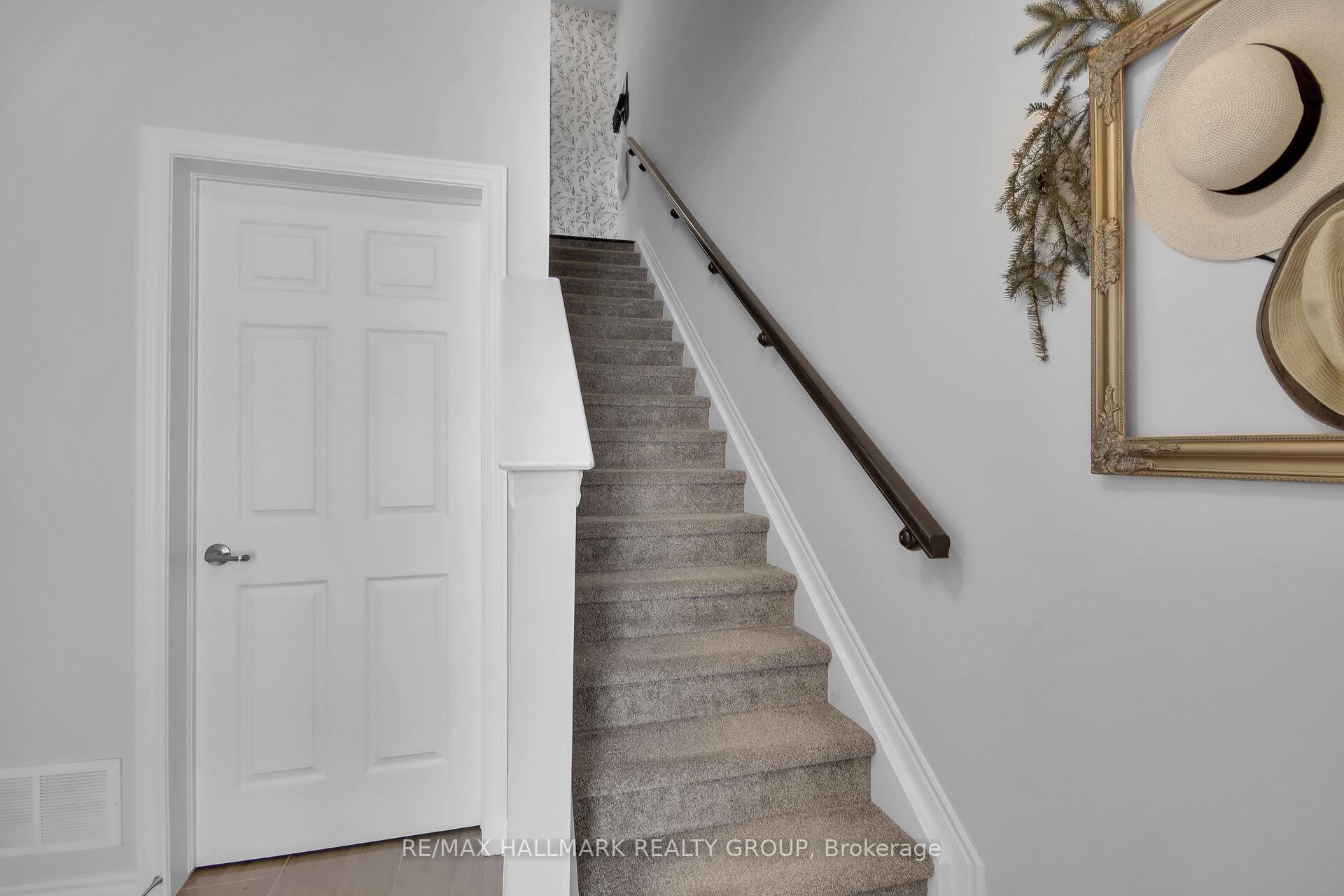 Photo 5 of 30 Caspian Row, Ottawa, Kanata - Emerald Meadows/Trailwest — HOMEH
