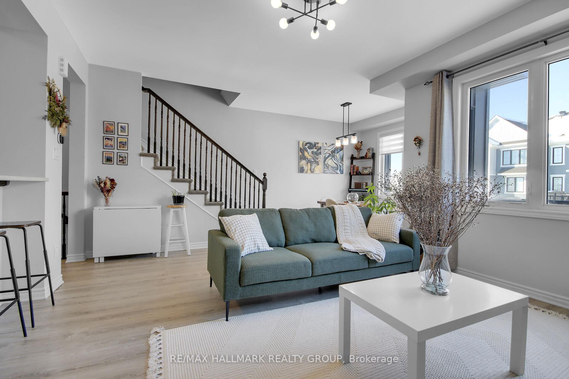 Photo 7 of 30 Caspian Row, Ottawa, Kanata - Emerald Meadows/Trailwest — HOMEH
