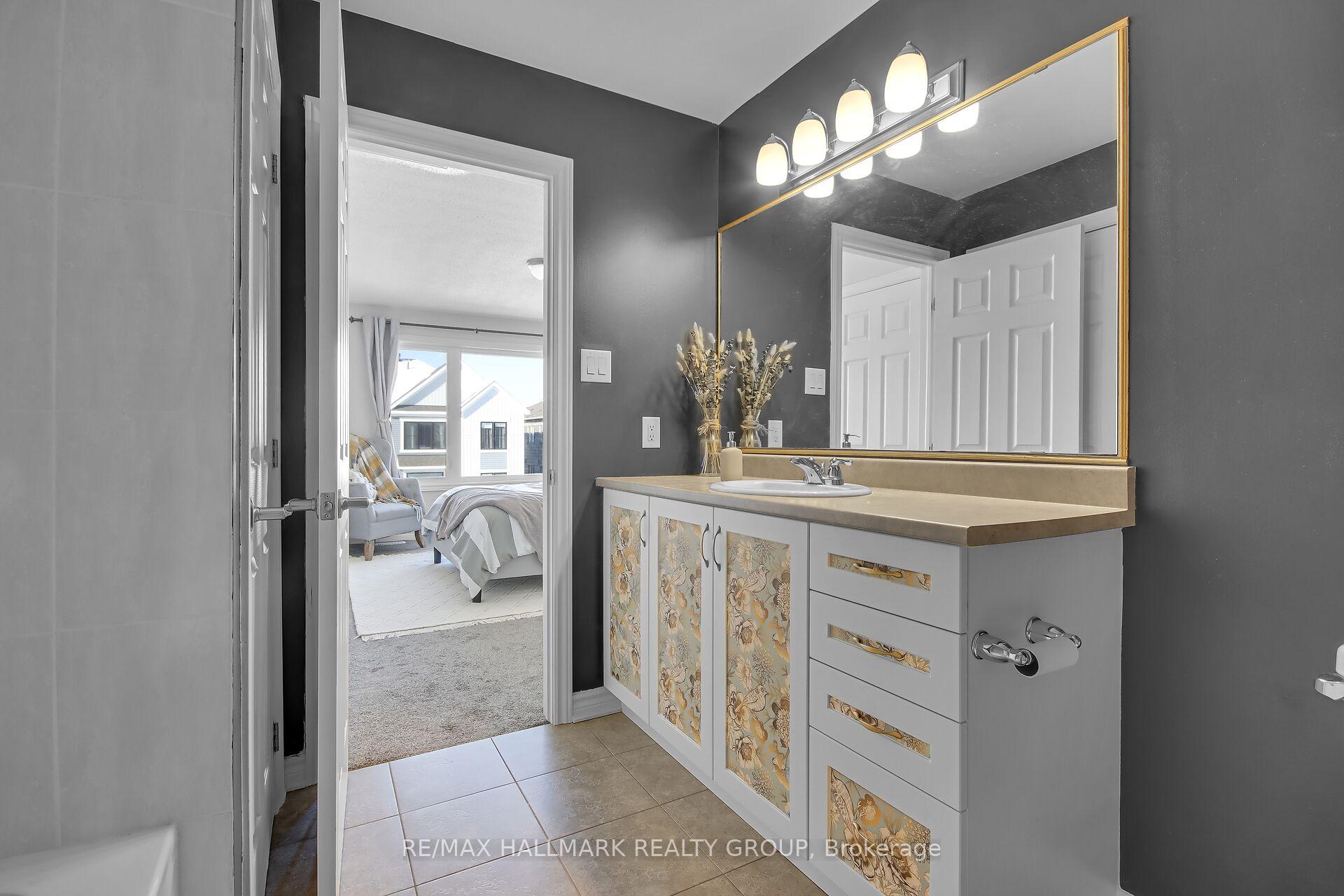 Photo 11 of 30 Caspian Row, Ottawa, Kanata - Emerald Meadows/Trailwest — HOMEH