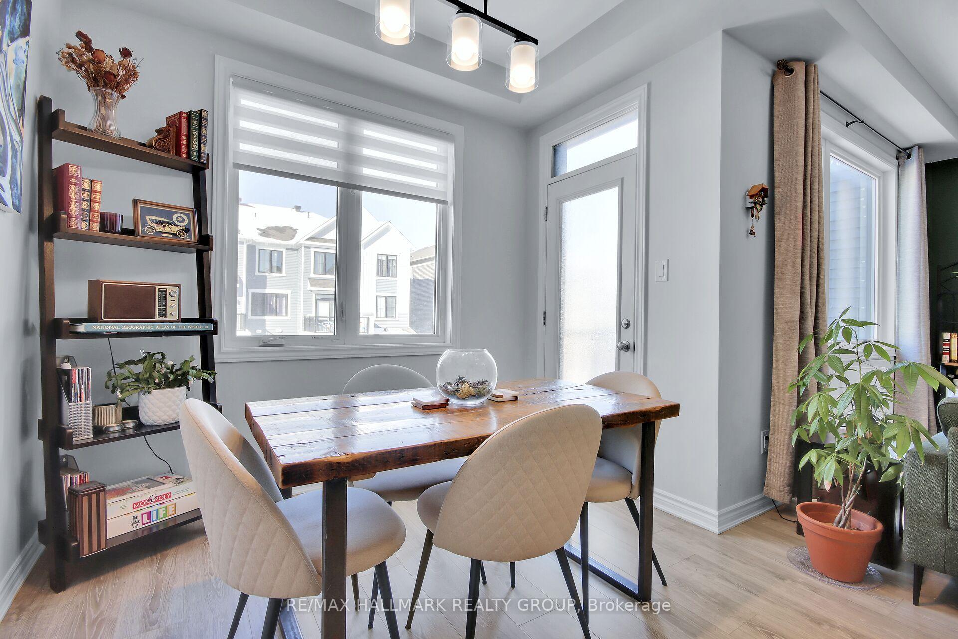 Photo 12 of 30 Caspian Row, Ottawa, Kanata - Emerald Meadows/Trailwest — HOMEH