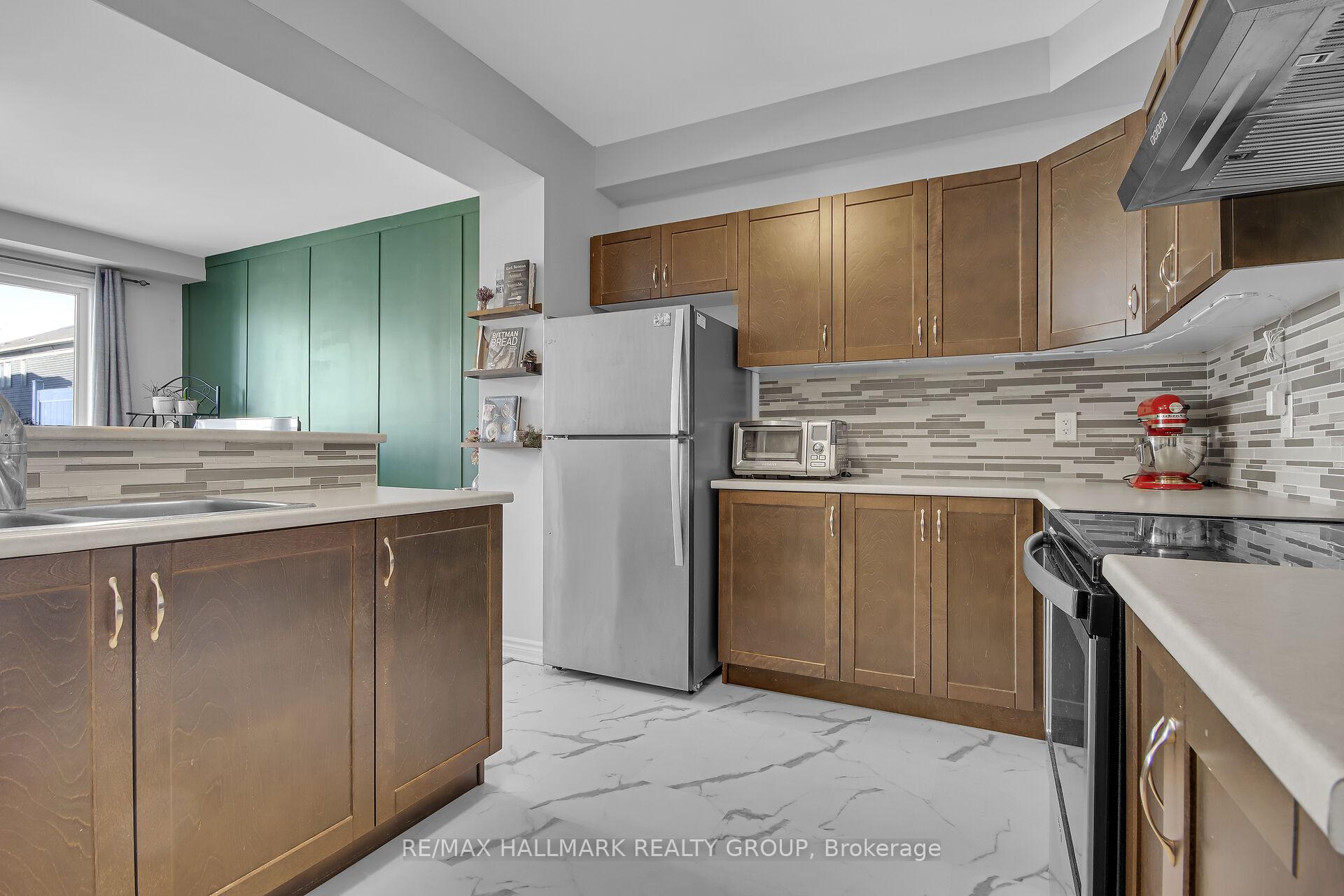 Photo 15 of 30 Caspian Row, Ottawa, Kanata - Emerald Meadows/Trailwest — HOMEH