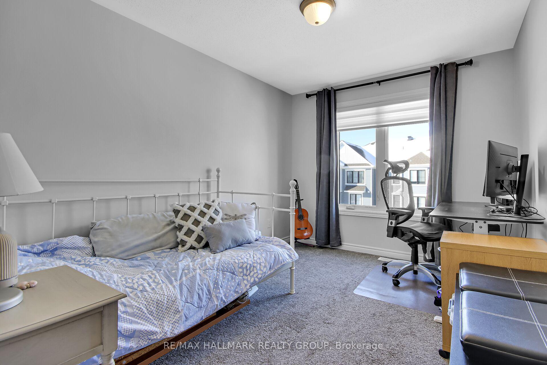 Photo 17 of 30 Caspian Row, Ottawa, Kanata - Emerald Meadows/Trailwest — HOMEH