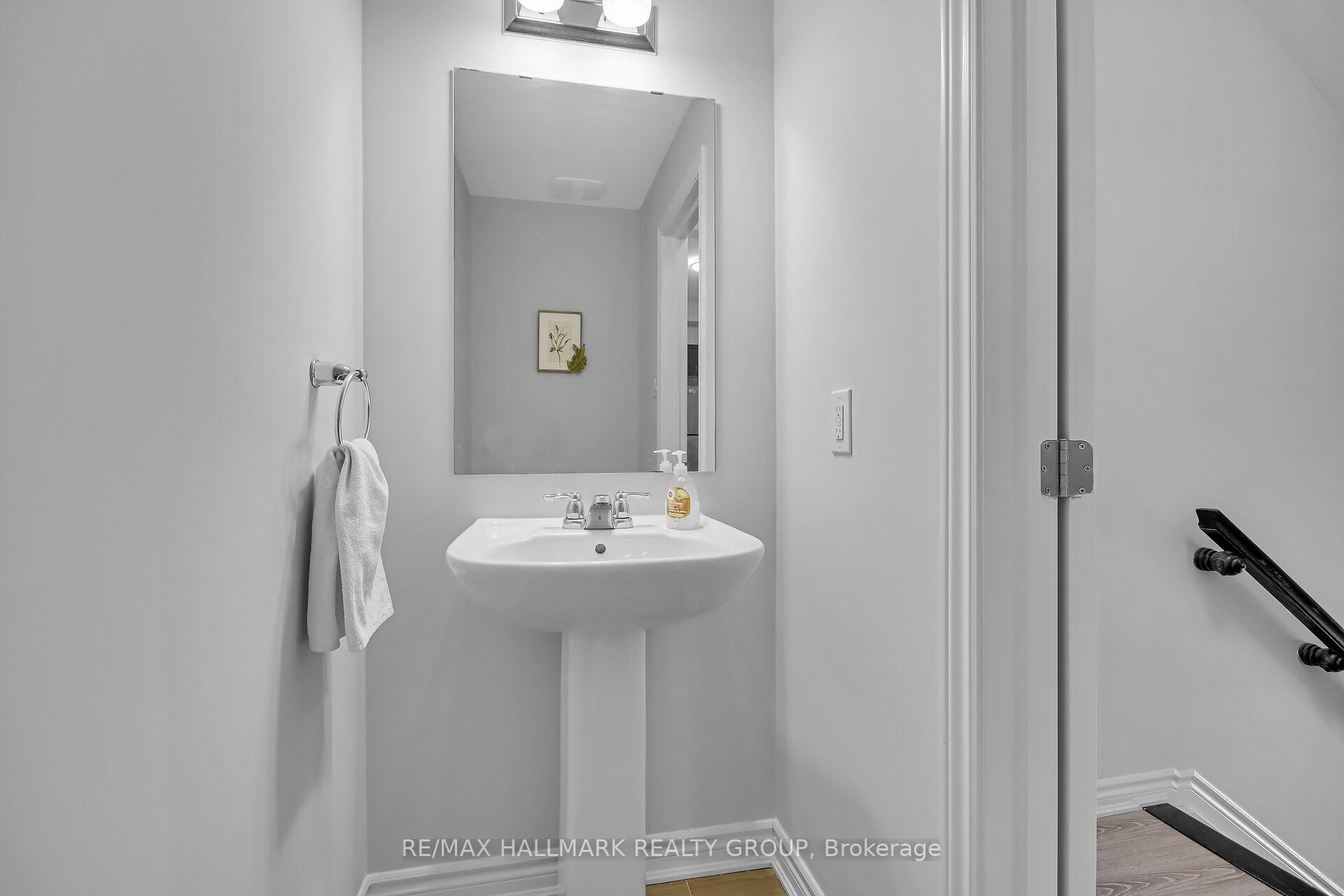 Photo 18 of 30 Caspian Row, Ottawa, Kanata - Emerald Meadows/Trailwest — HOMEH