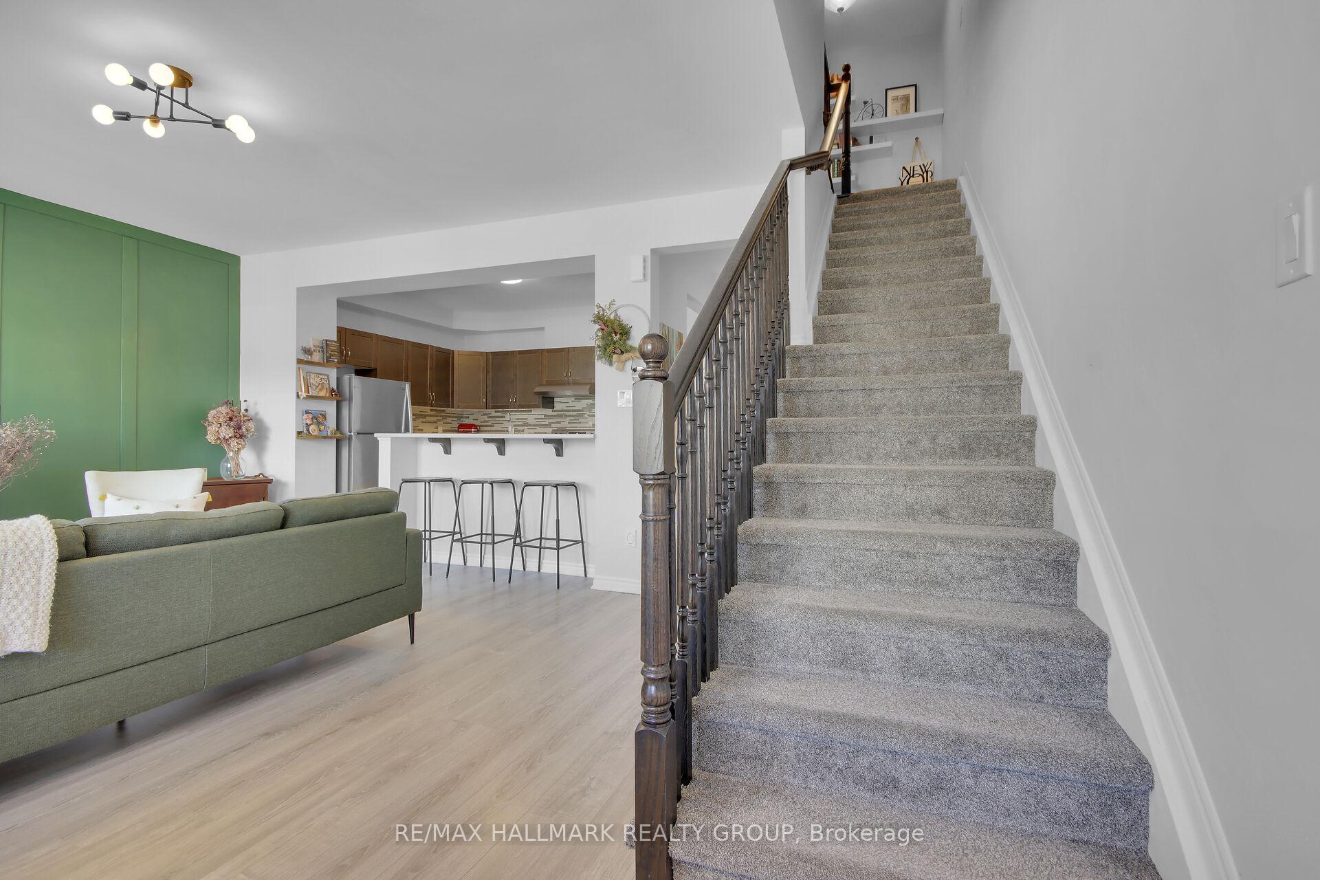 Photo 19 of 30 Caspian Row, Ottawa, Kanata - Emerald Meadows/Trailwest — HOMEH