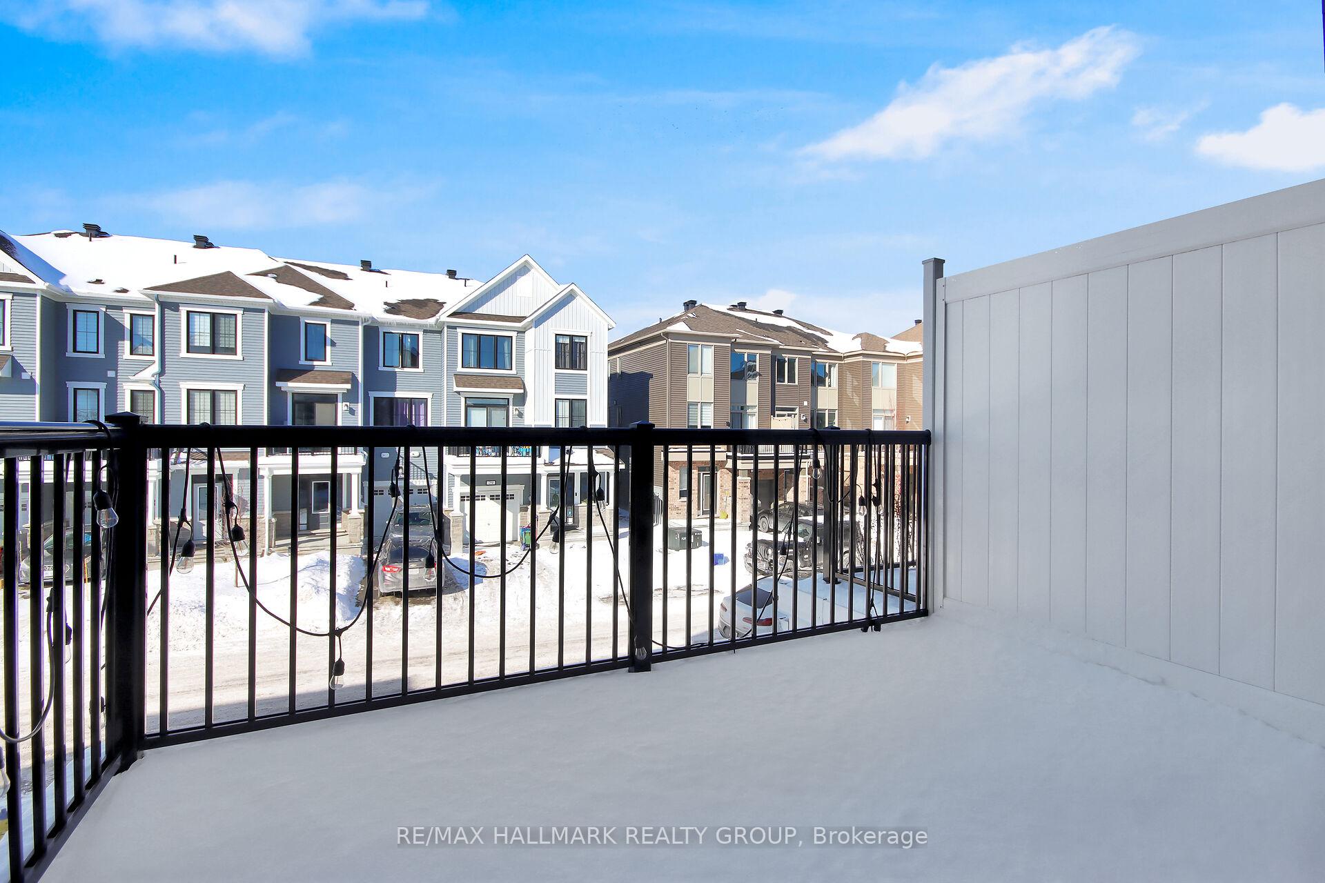 Photo 21 of 30 Caspian Row, Ottawa, Kanata - Emerald Meadows/Trailwest — HOMEH