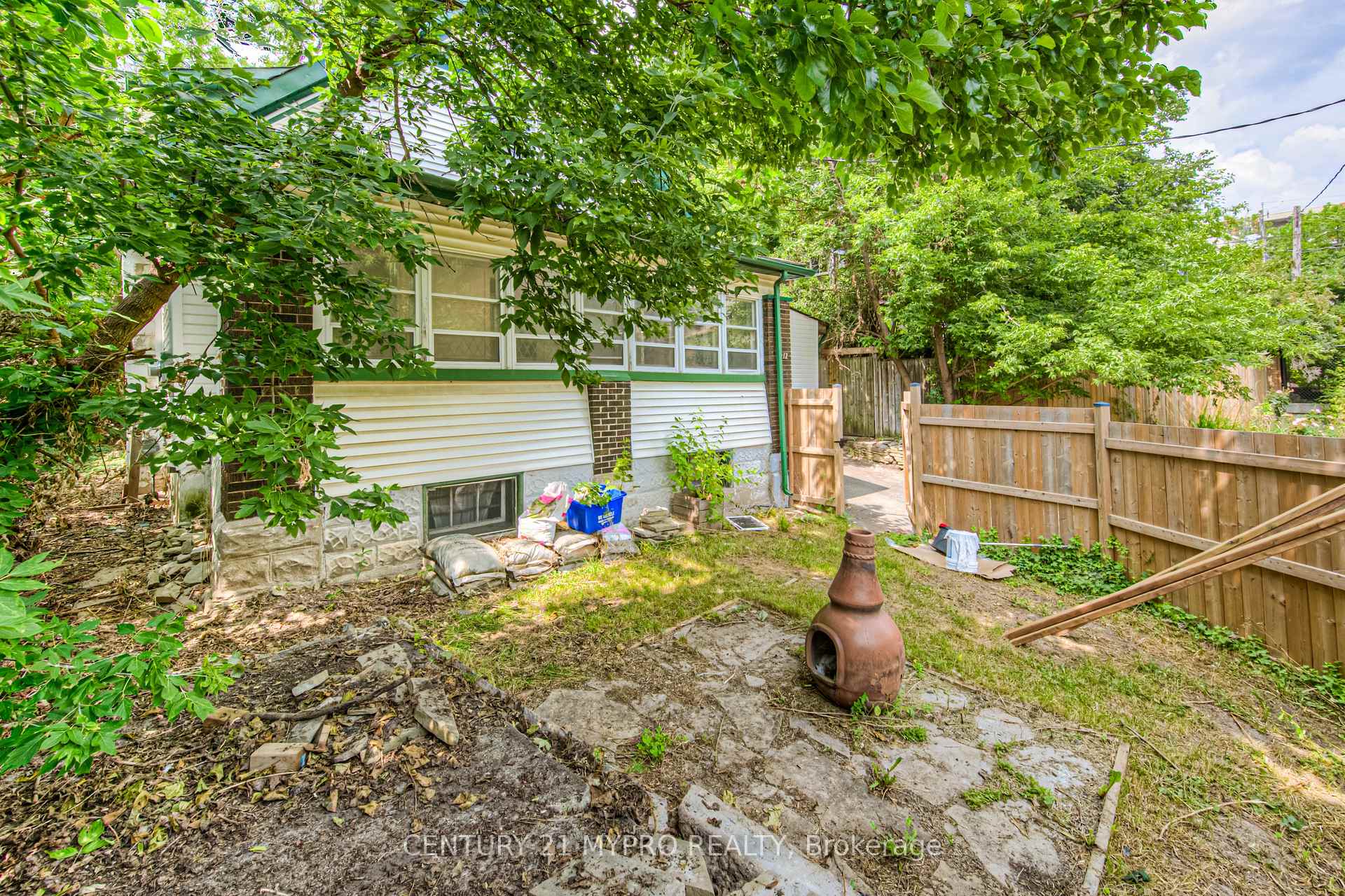 Photo 2 of 12 Hebel Place, Kitchener — HOMEH
