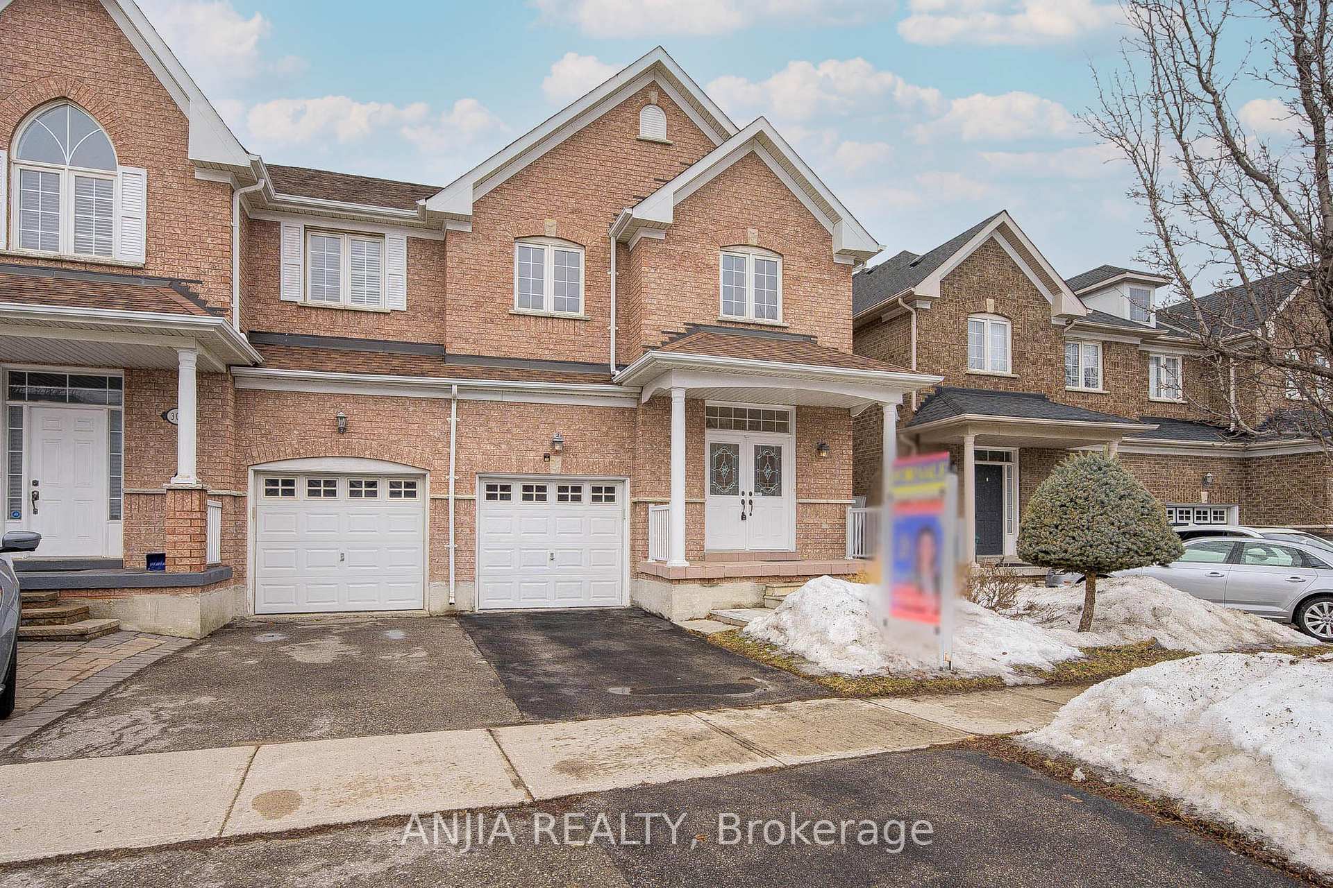 Front of 308 Caboto Trail