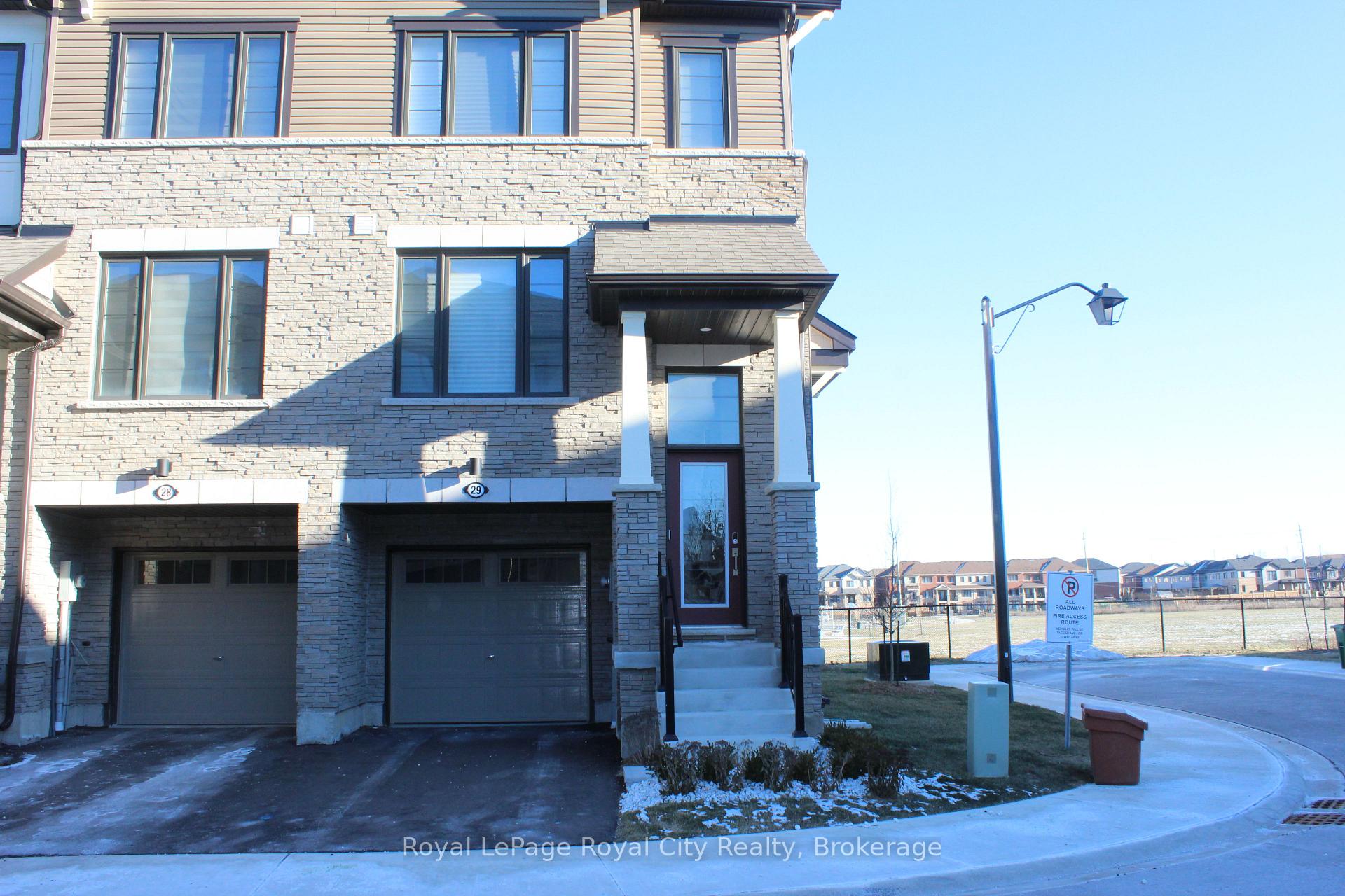 Photo 2 of Unit 29, 185 Bedrock Drive, Hamilton, Stoney Creek Mountain — HOMEH