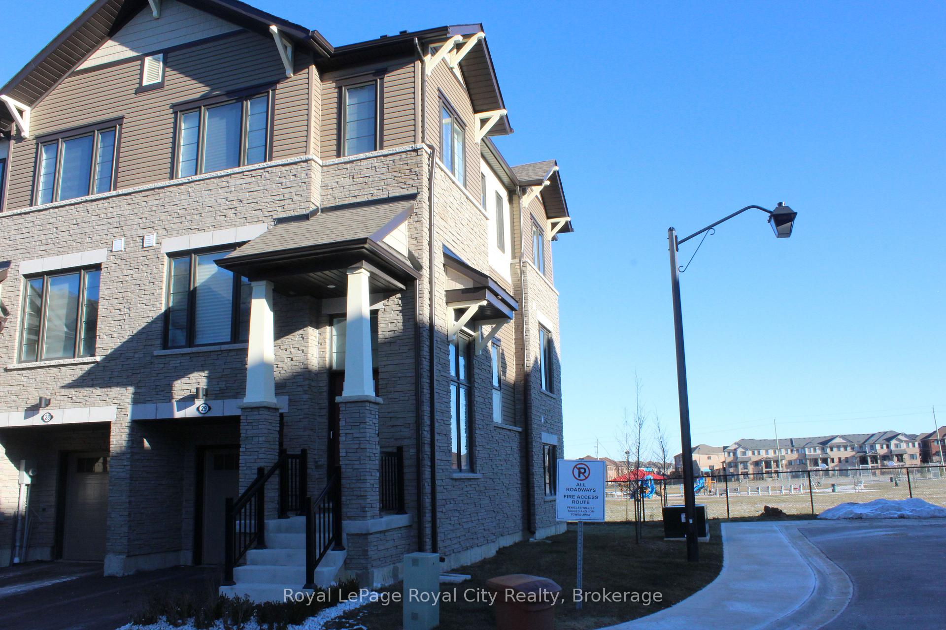 Photo 3 of Unit 29, 185 Bedrock Drive, Hamilton, Stoney Creek Mountain — HOMEH