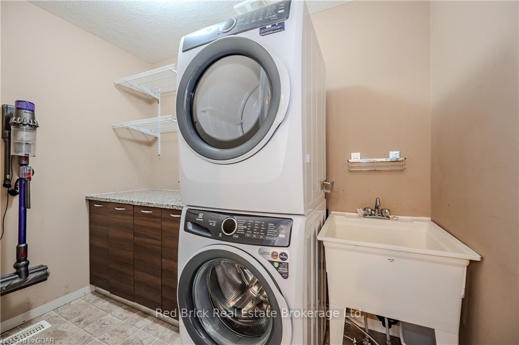 Photo 18 of 312 Parkvale Drive, Kitchener, Huron Park — HOMEH