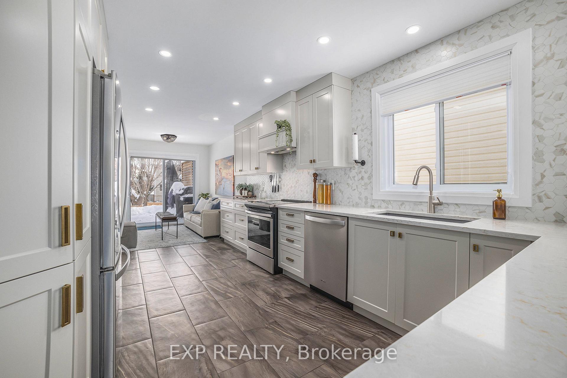 Photo 10 of 72 Newcastle Avenue, Ottawa, Kanata - Morgan's Grant/South March — HOMEH