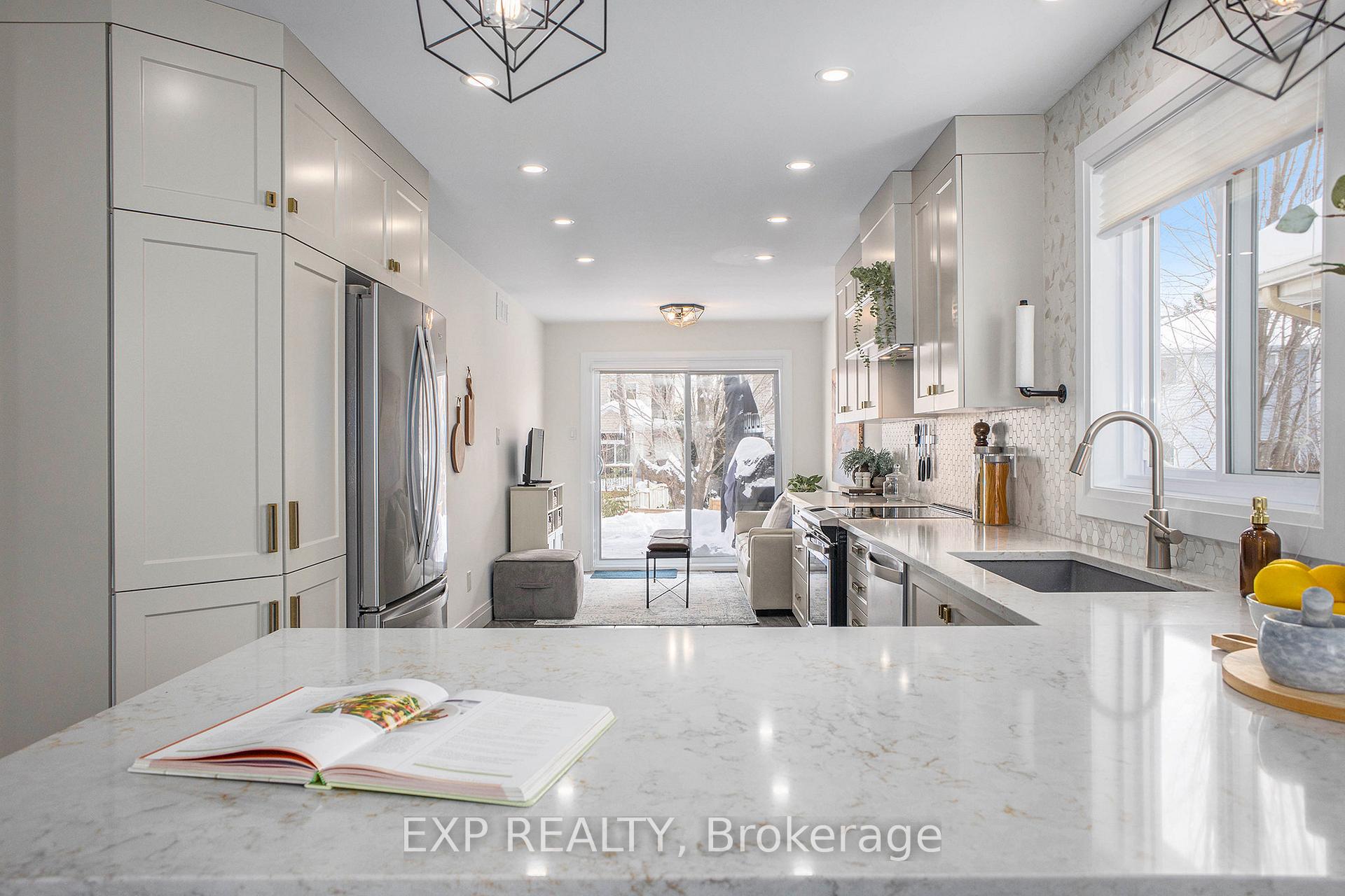 Photo 11 of 72 Newcastle Avenue, Ottawa, Kanata - Morgan's Grant/South March — HOMEH