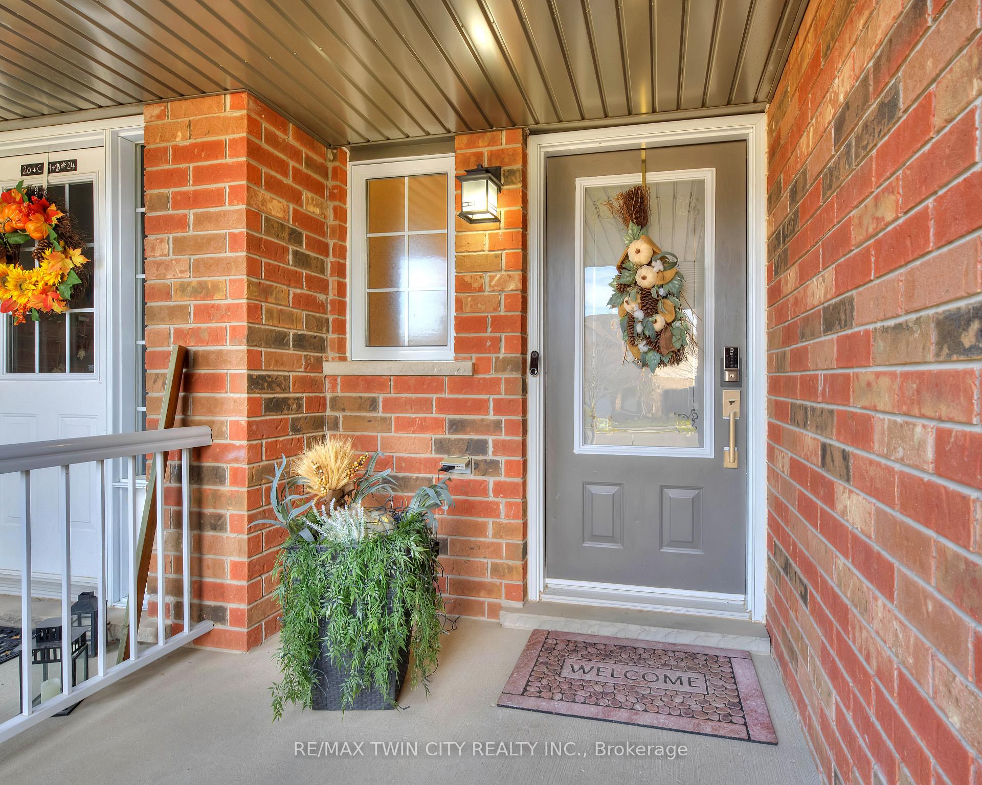 Photo 2 of 198 Snowdrop Crescent, Kitchener, Larentian West — HOMEH