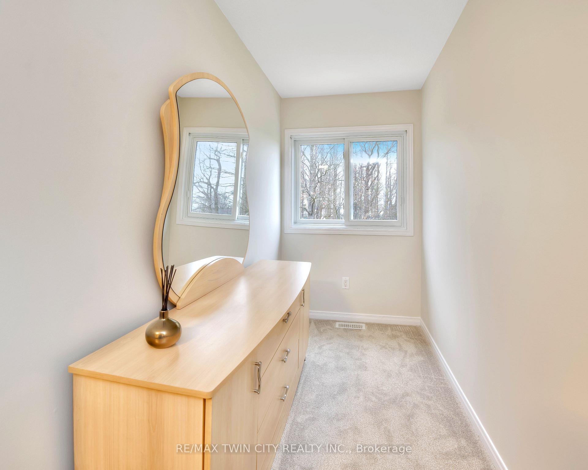 Photo 17 of 198 Snowdrop Crescent, Kitchener, Larentian West — HOMEH