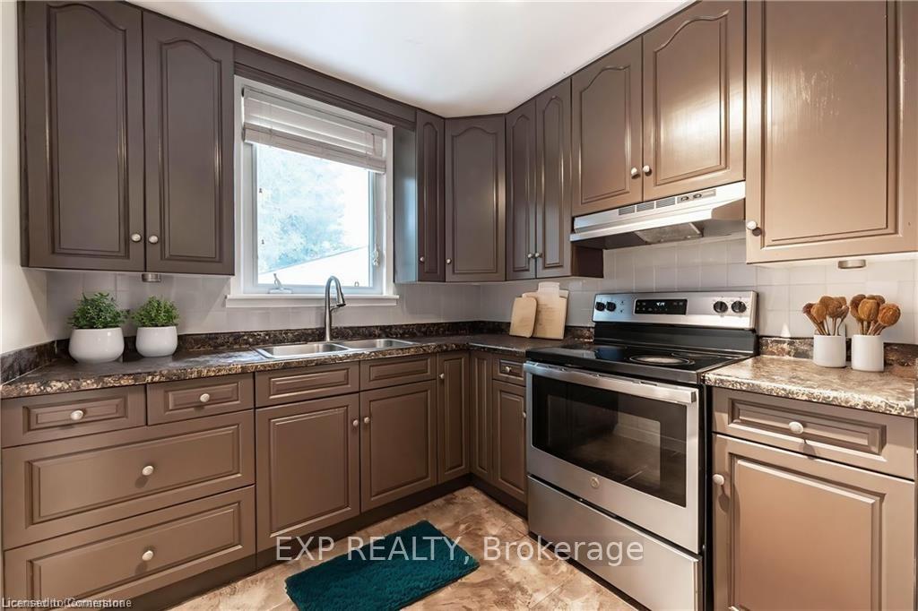 Photo 8 of 90 East 11th Street, Hamilton, Inch Park — HOMEH
