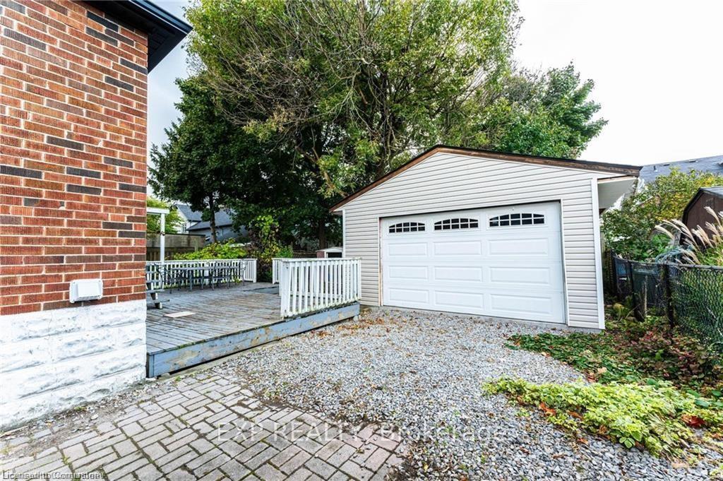 Photo 9 of 90 East 11th Street, Hamilton, Inch Park — HOMEH