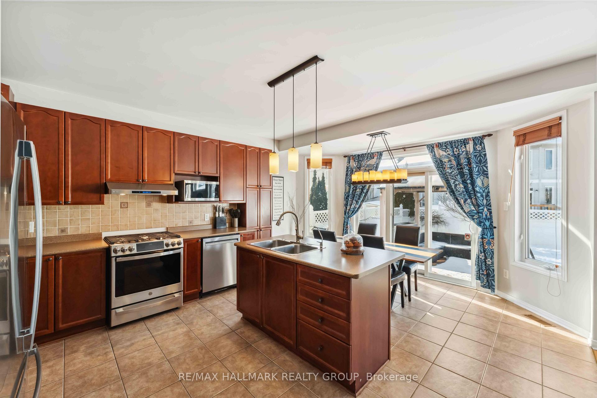 Photo 9 of 317 Kinghorn Crescent, Ottawa, Kanata - Morgan's Grant/South March — HOMEH