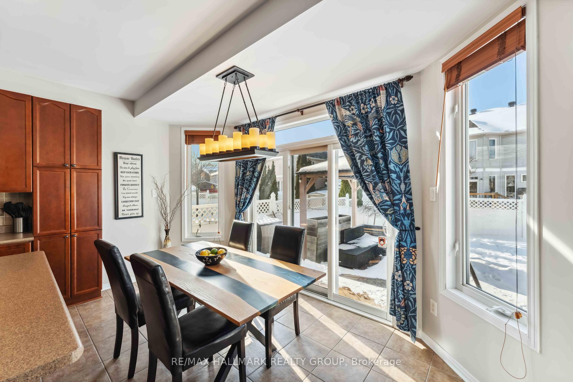 Photo 10 of 317 Kinghorn Crescent, Ottawa, Kanata - Morgan's Grant/South March — HOMEH