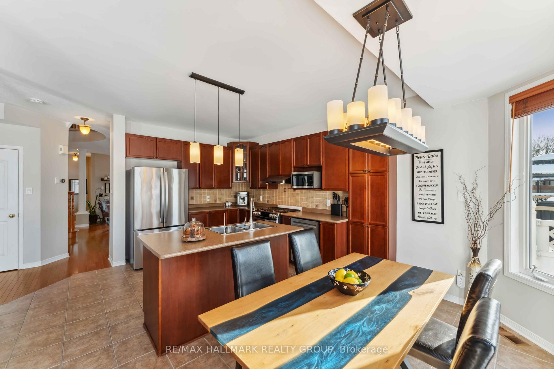 Photo 12 of 317 Kinghorn Crescent, Ottawa, Kanata - Morgan's Grant/South March — HOMEH