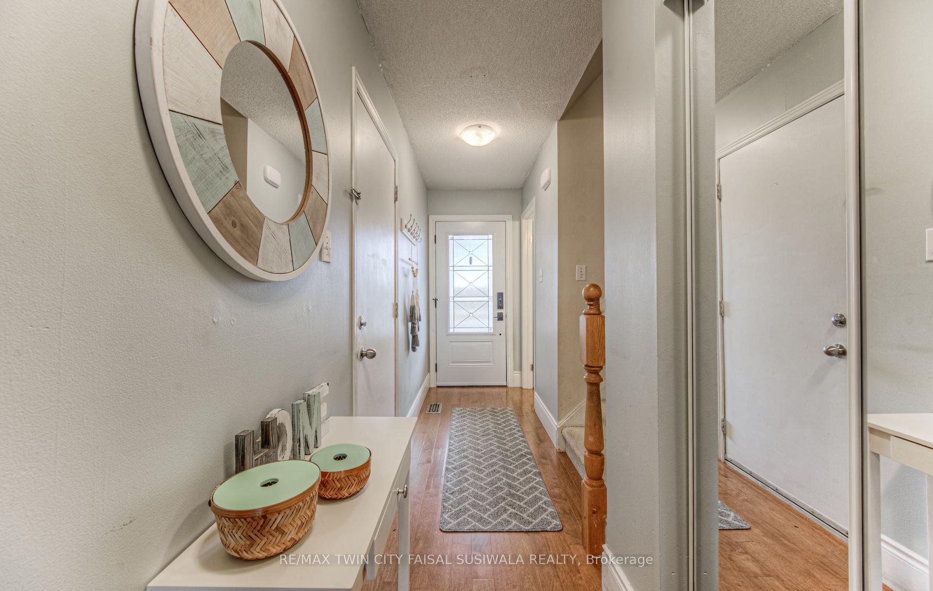 Photo 8 of 750 Fairway Court, Kitchener — HOMEH