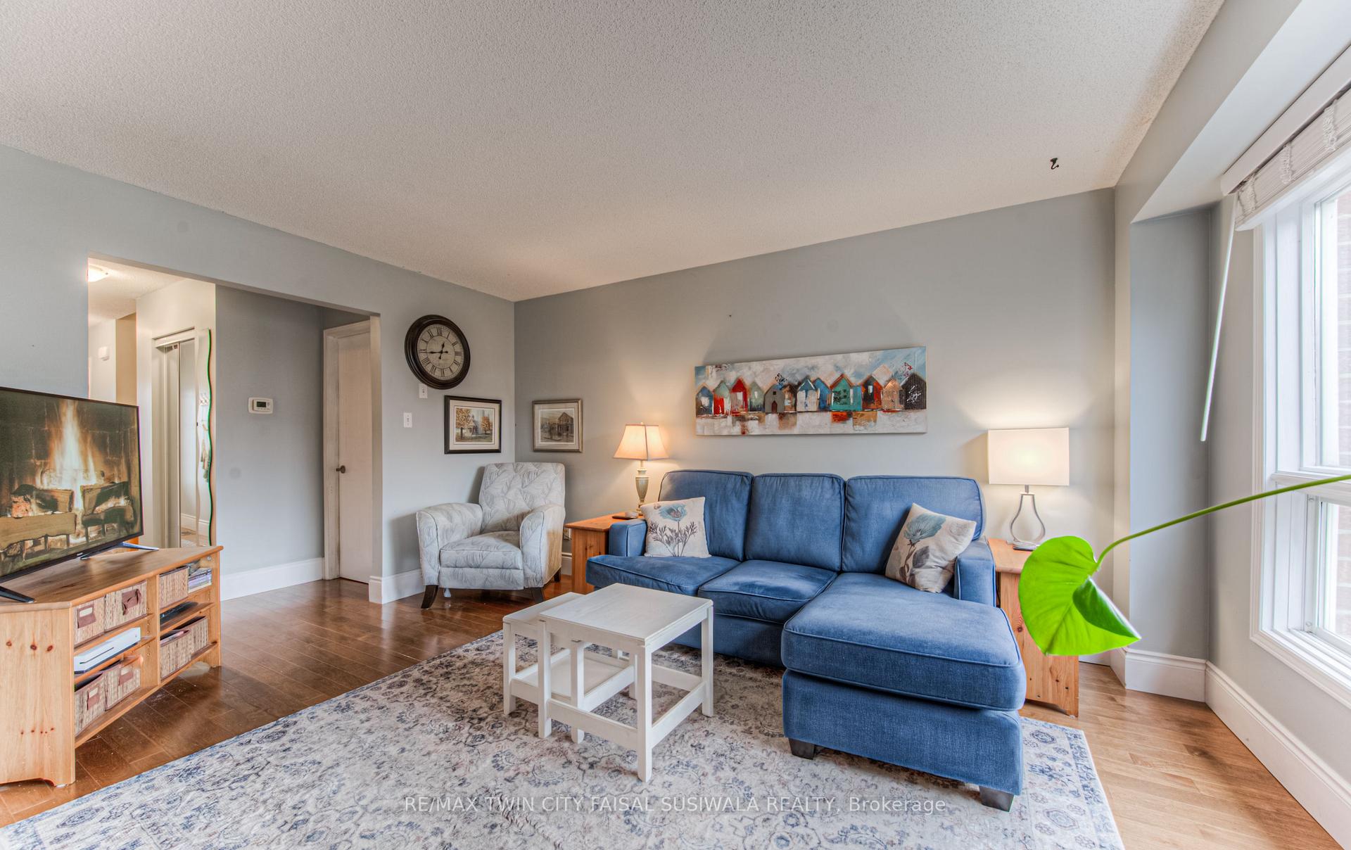 Photo 11 of 750 Fairway Court, Kitchener — HOMEH
