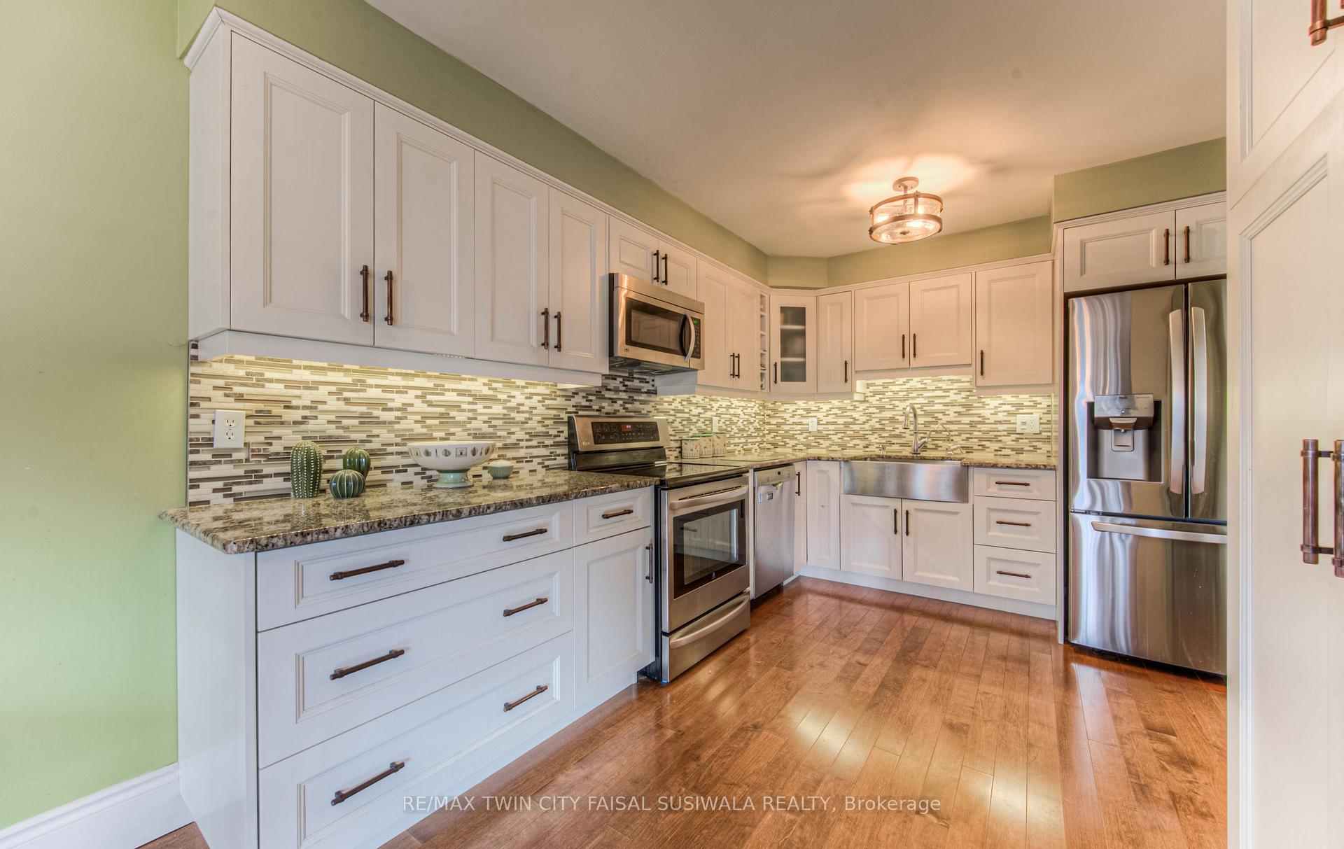 Photo 14 of 750 Fairway Court, Kitchener — HOMEH