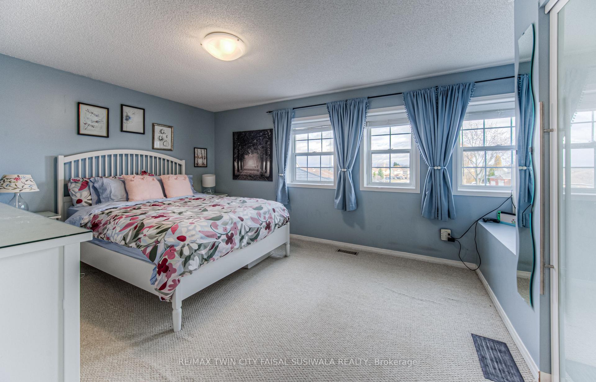 Photo 17 of 750 Fairway Court, Kitchener — HOMEH