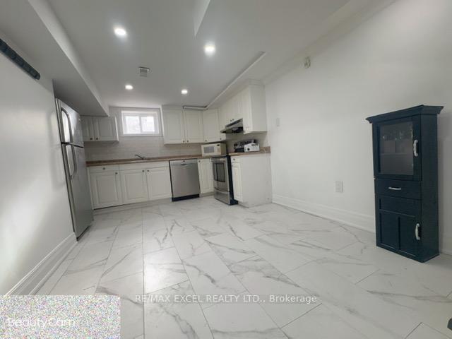 Photo 3 of 24 Sherwood Forest Drive, Markham, Bullock — HOMEH