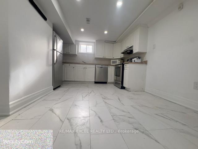 Photo 4 of 24 Sherwood Forest Drive, Markham, Bullock — HOMEH