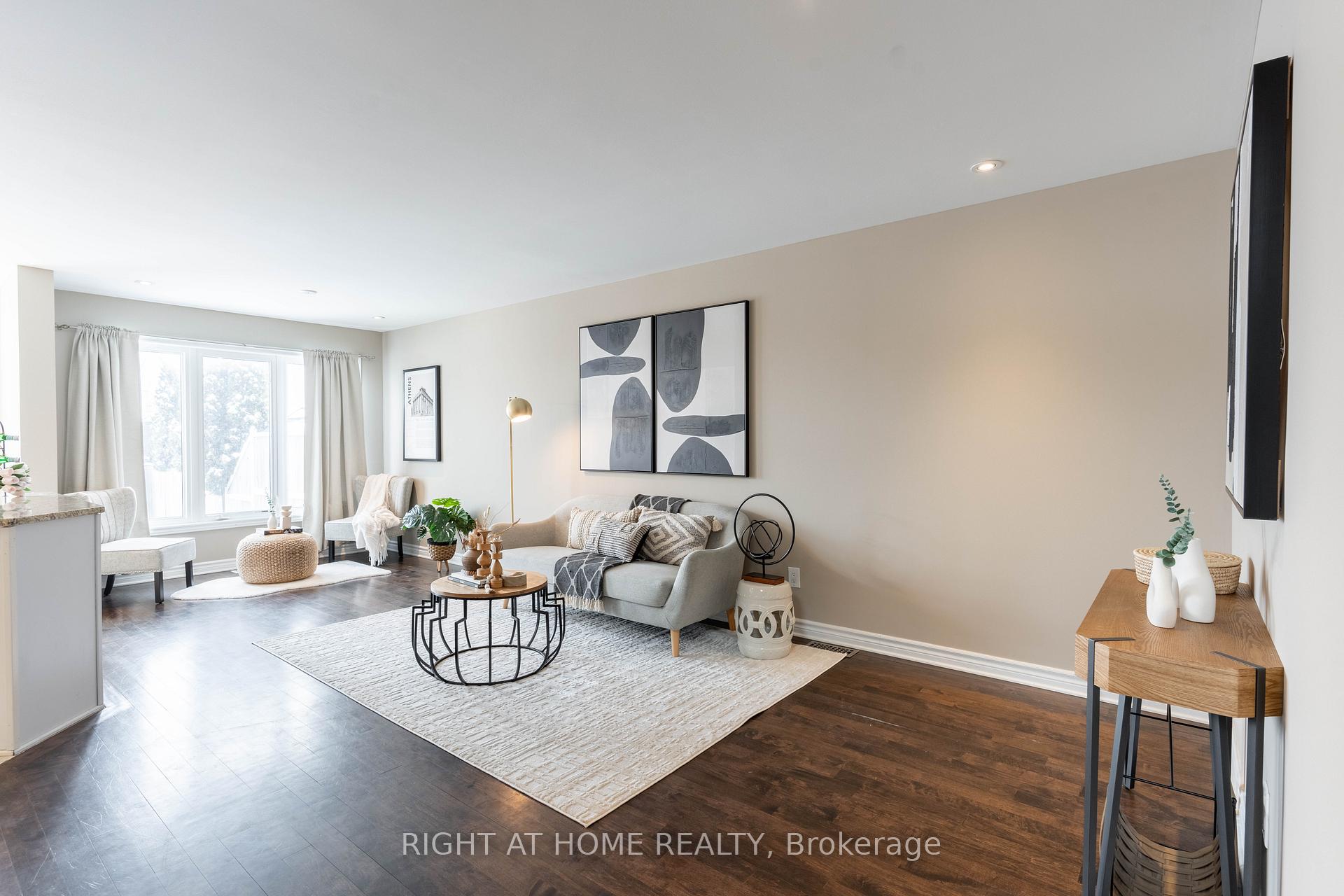 Photo 4 of 117 Forestbrook Street, Ottawa, Kanata - Morgan's Grant/South March — HOMEH