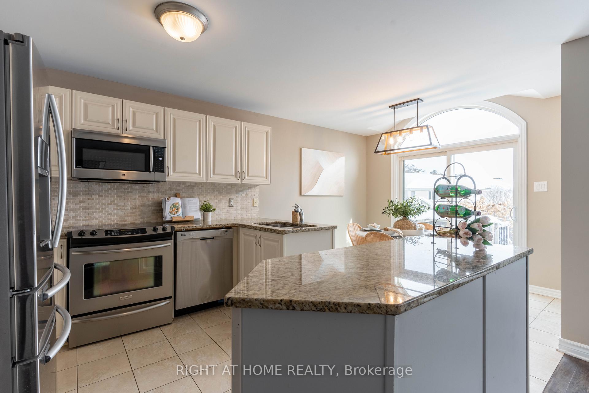 Photo 9 of 117 Forestbrook Street, Ottawa, Kanata - Morgan's Grant/South March — HOMEH