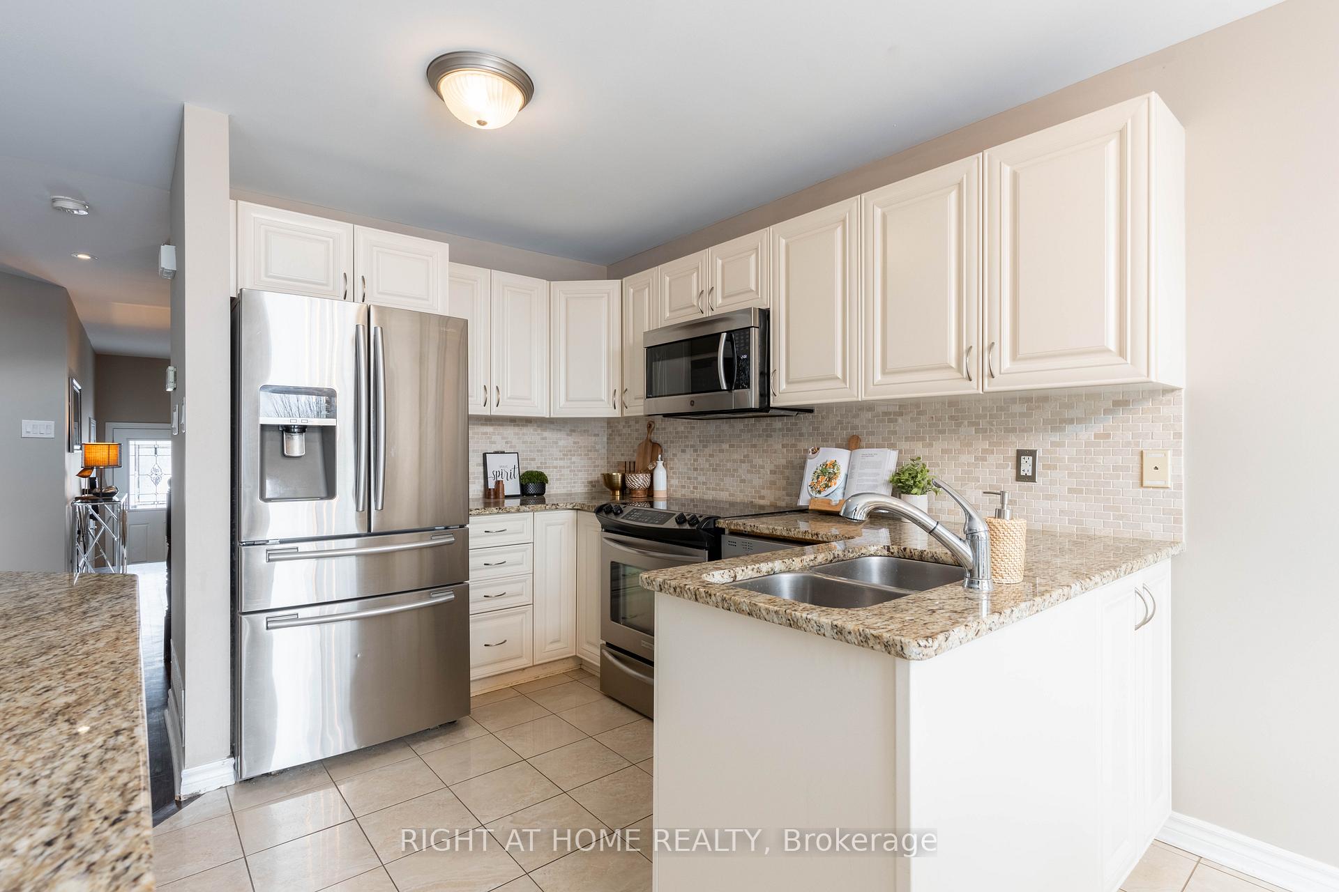 Photo 12 of 117 Forestbrook Street, Ottawa, Kanata - Morgan's Grant/South March — HOMEH