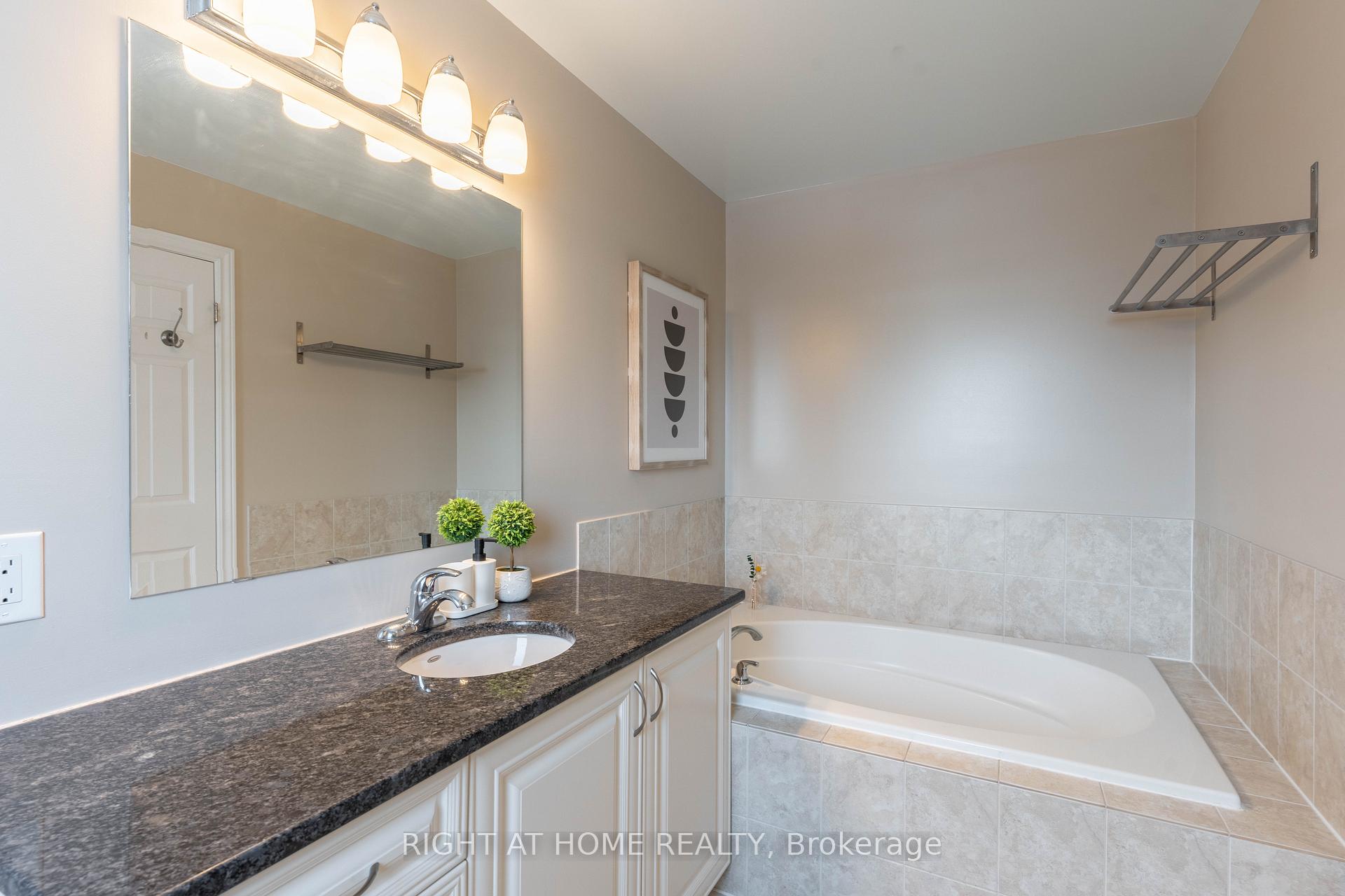 Photo 16 of 117 Forestbrook Street, Ottawa, Kanata - Morgan's Grant/South March — HOMEH