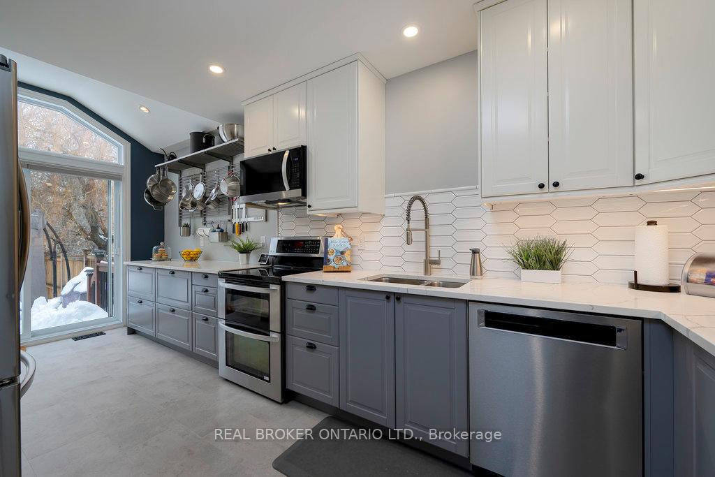 Photo 3 of 46 Kimbolton Crescent, Ottawa, Kanata - Morgan's Grant/South March — HOMEH