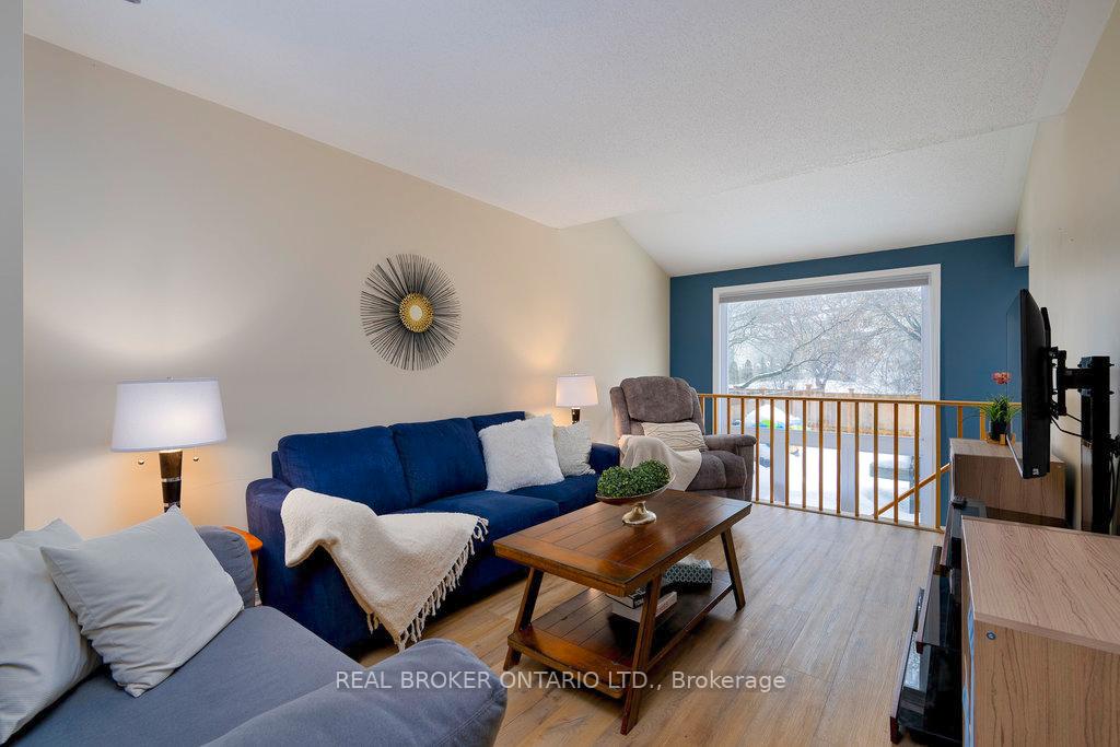 Photo 8 of 46 Kimbolton Crescent, Ottawa, Kanata - Morgan's Grant/South March — HOMEH